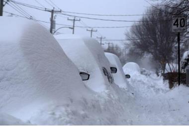 انقطاع الكهرباء عن مئات الآلاف بسبب العاصفة الثلجية بأميركا