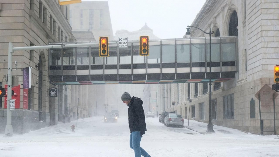 العاصفة تودي بحياة 17 شخصاً وتستمر في بعض مناطق أمريكا