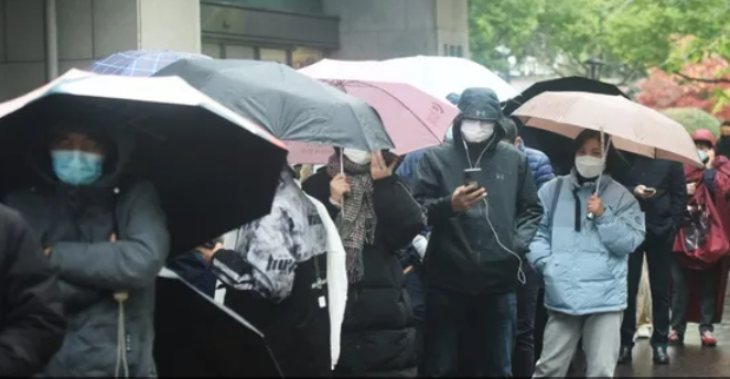 مخاوف من موجة جديدة مدمرة.. خبراء يستبعدون نهاية كورونا