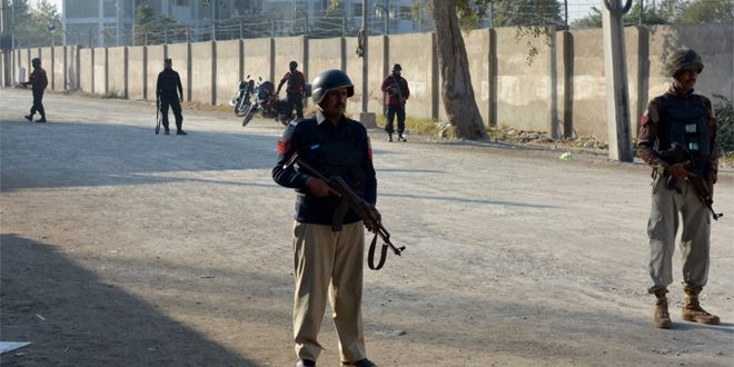 مقتل جندي باكستاني ومسلح في تبادل لإطلاق النار شمال غرب البلاد