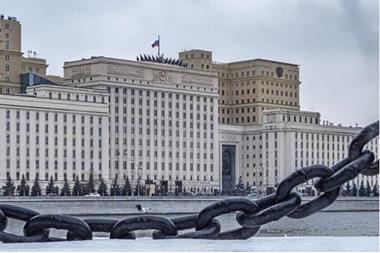 الدفاع الروسية تعلن مقتل 3 عسكريين جراء سقوط حطام طائرة في ساراتوف