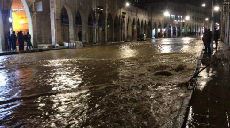 الأمانة تدعو التجار لاتخاذ إجراءات وقائية لحماية متاجرهم من ارتفاع منسوب المياه