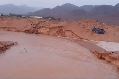 أمطار غزيرة تداهم بلدات في القويرةصور
