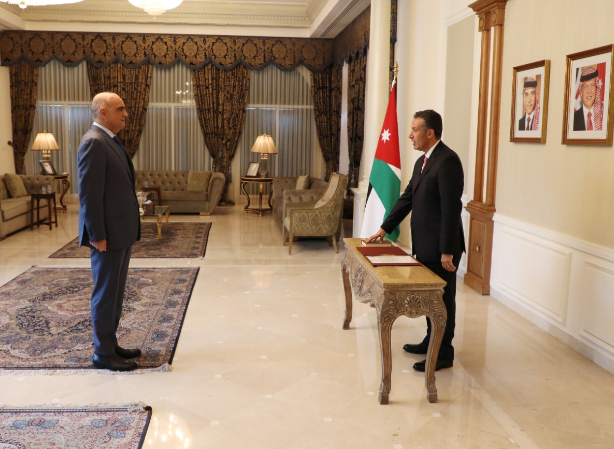 رئيسا مجلسي مفوضي العقبة والطاقة والمعادن يؤديان اليمين القانونية أمام رئيس الوزراء