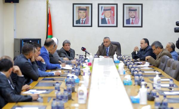 عزايزة: مجلس الوزراء يدرس إلغاء التعليم الإضافي