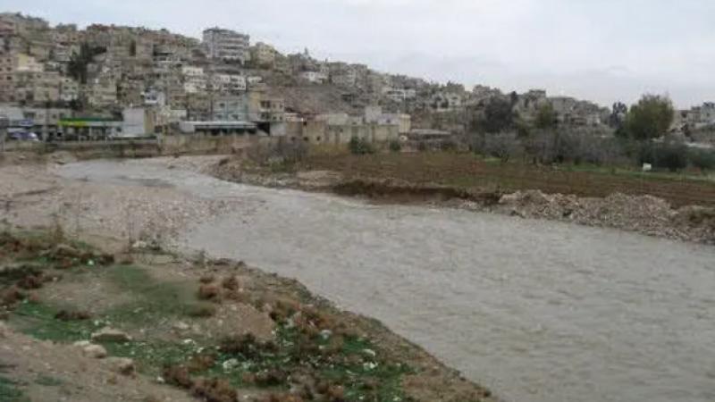 إغلاق طريق وادي القمر في الرصيفة