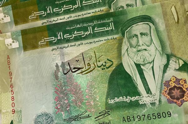 توقيع فريز على 4 فئات نقدية بالاصدار الجديد وشركس يوقع على الـ 50 فقط