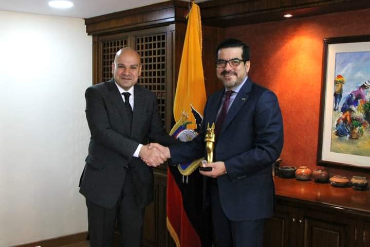 سفير مصر في الإكوادور يلتقي رئيس غرفة تجارة كيتو
