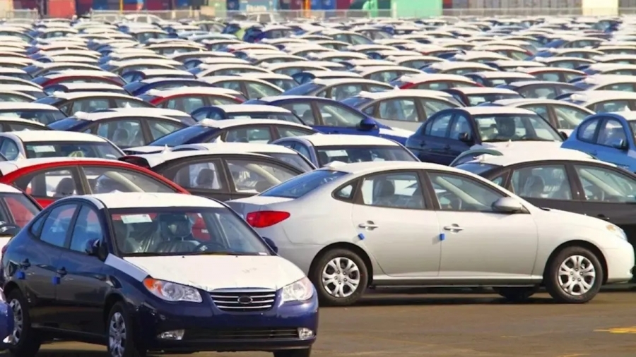 الجمارك المصرية تعلن عن إجراءات جديدة لتيسير استيراد سيارات المواطنين في الخارج