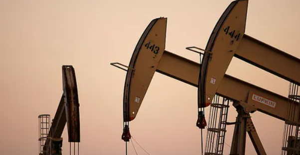 النفط يتراجع وسط مخاوف زيادة إصابات كورونا في الصين