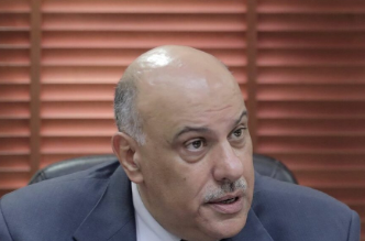 الناصر: 218 ألف موظف في القطاع العام ونفقات رواتبهم وتعويضاتهم 65 من الموازنة