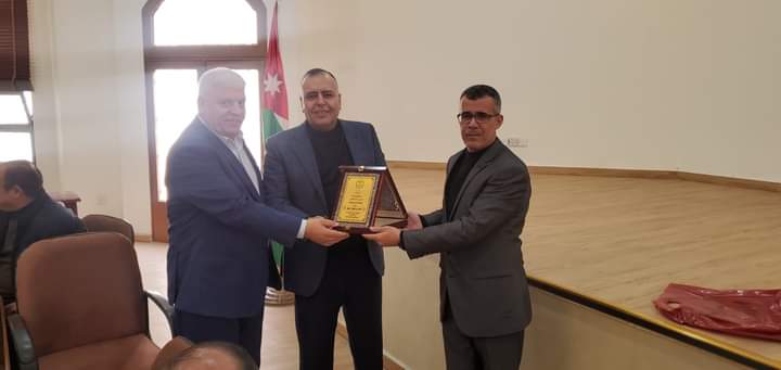 « مـحافظـة الـزرقاء  » تقيم حفل وداع لزميلهم أحمد إبراهيم الزيود بمناسبة التقاعد