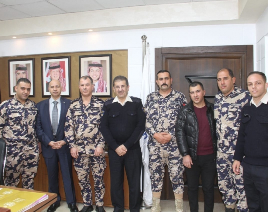 مدير عام الجمارك يكرّم كوكبة من موظفي الدائرة من مختلف المراكز الجمركية