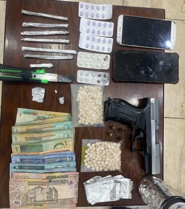 عاجل ... القبض على ثلاثة مروجي  للمخدرات في العاصمة عمان ...تفاصيل  وصور