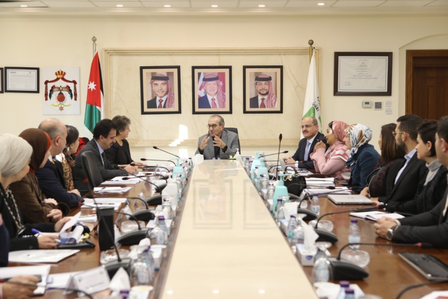 وزير الاشغال والنقل يستقبل مدير برنامج التعليم والشباب في الوكالة الامريكية للانماء الدولي (USAID)