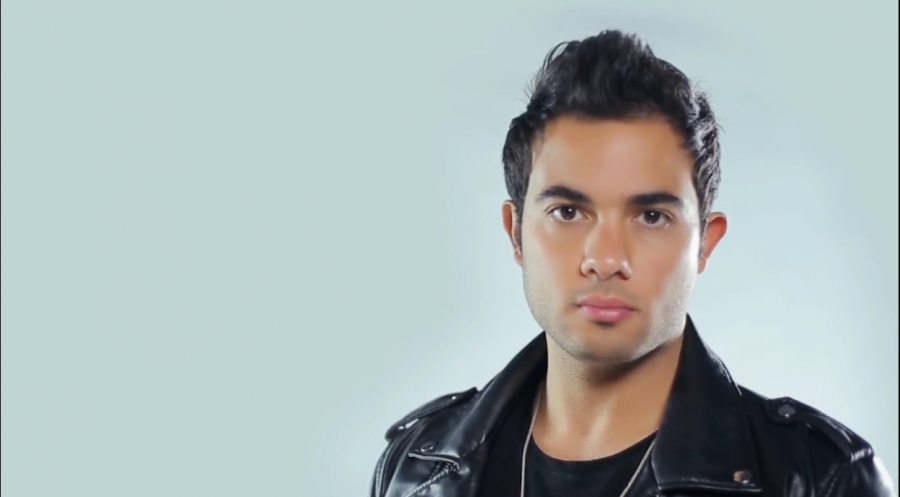 ضياء شاهين.. يحتفل بنجاح مفارقتنيش على مواقع التواصل الاجتماعى