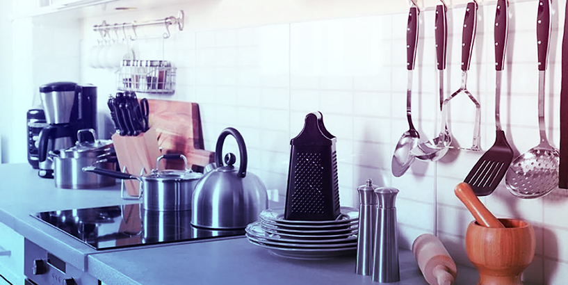 الكويت.. أردني يتهم زوجته بسرقة أدوات طبخ