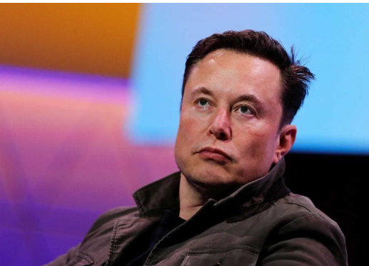 ماسك أول شخص بالتاريخ يخسر 200 مليار دولار بعام