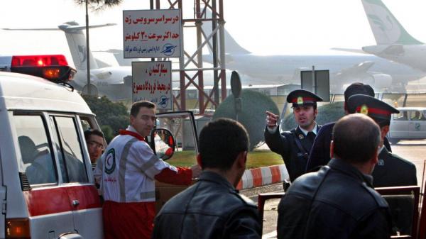 قتيل و30 جريحًا في اصطدام حافلتين بمطار طهران