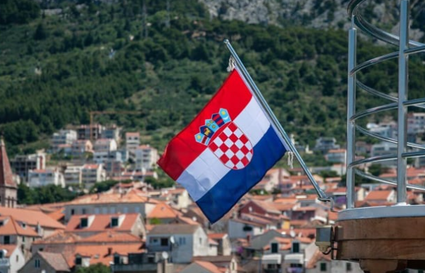 كرواتيا تعتمد اليورو وتنضم إلى منطقة شنغن