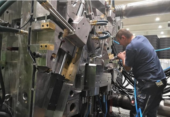 في 2023 .. نظرة تشاؤمية تغلب على أصحاب المهن الحرة في ألمانيا.. والسبب؟