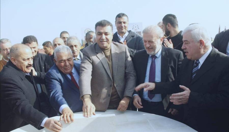 الحنيفات مندوبا عن رئيس الوزراء لوضع حجر الأساس لمشروع المعرض الدائم للمنتجات الريفية والزراعية