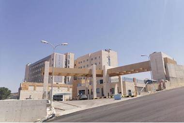 مطالب بتوفير مواقف للسيارات بمستشفى الإيمان الحكومي