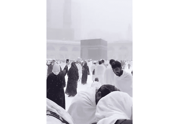 حقيقة تساقط الثلوج على الحرم المكي