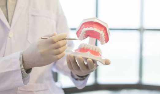 طالبة طب أسنان تناشد أهل الخير لمساعدتها في دفع الرسوم