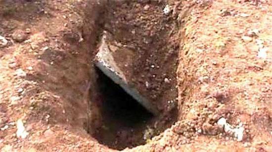 مياه امطار تداهم باحثون عن الذهب داخل محل تجاري وسط البلد