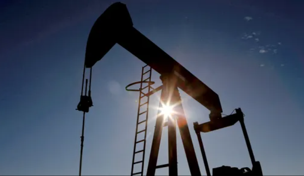 النفط يتراجع بفعل تحذيرات صندوق النقد من صعوبات أشد في 2023