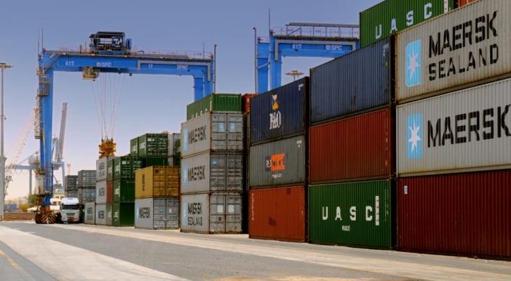 شركات التخليص تطالب بأموال بدل الأرضيات