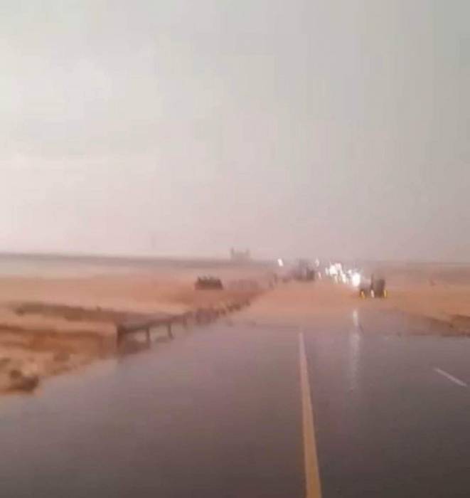 الأمن العام : إعادة فتح الطريق الصحراوي والمسير عليها بحذر ..فيديو