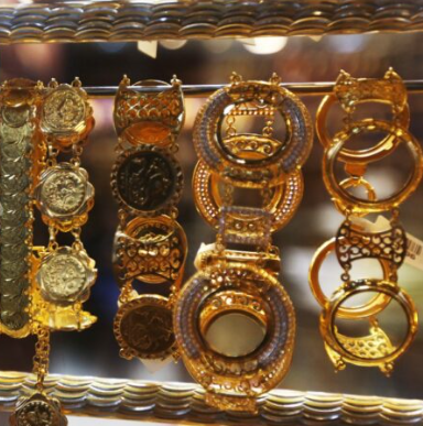 الذهب يواصل الارتفاع لأعلى مستوياته منذ حزيران الماضي