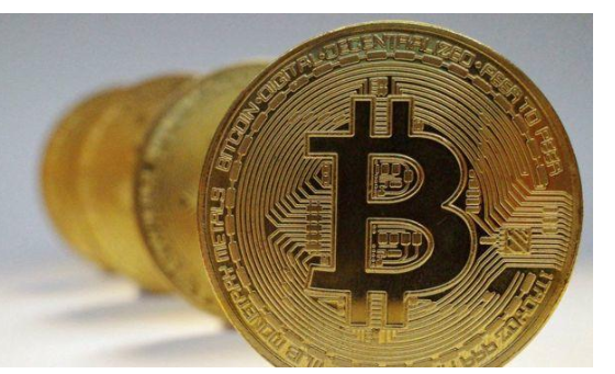 بيتكوين تقفز إثر إقبال مهول