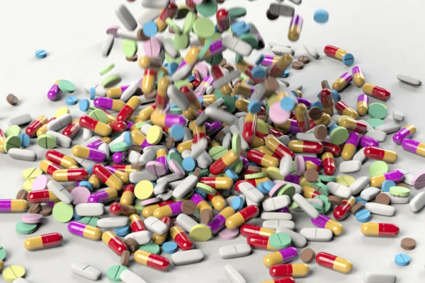 نقابة الصيادلة: آلاف الأدوية انخفض سعرها خلال عامين