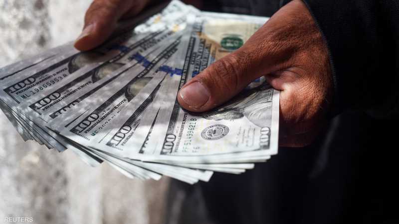 محضر الفيدرالي الأميركي المتشدد يخفق في دعم الدولار