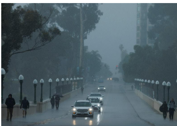 أوامر إجلاء في كاليفورنيا بعد انقطاع الكهرباء جراء عاصفة