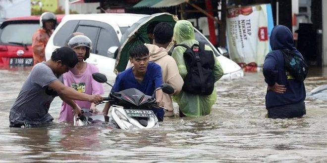 مصرع خمس أشخاص جراء الأمطار الغزيرة في إندونيسيا