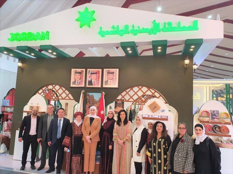 بني مصطفى تشارك في أعمال معرض البيت العربي للأسر المنتجة في القاهرة وتؤكد أهمية تعزيز إنتاجيتها .