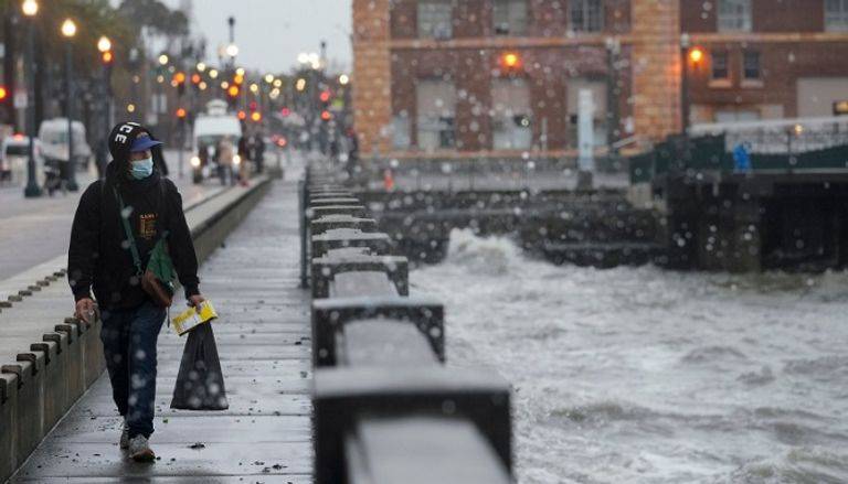 بعد عاصفة القرن.. قنبلة إعصارية تنشر الخراب بكاليفورنيا