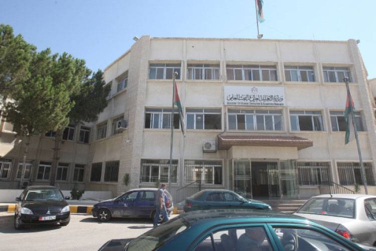 لجنة لدراسة واقع كليات المجتمع والامتحان الشامل