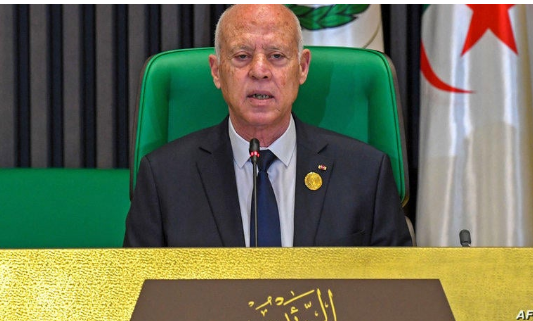 الرئيس التونسي ينهي مهام وزيرة ومحافظ
