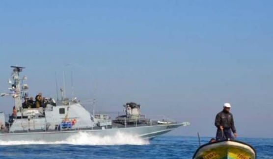 بحرية الاحتلال تهاجم الصيادين في بحر غزة