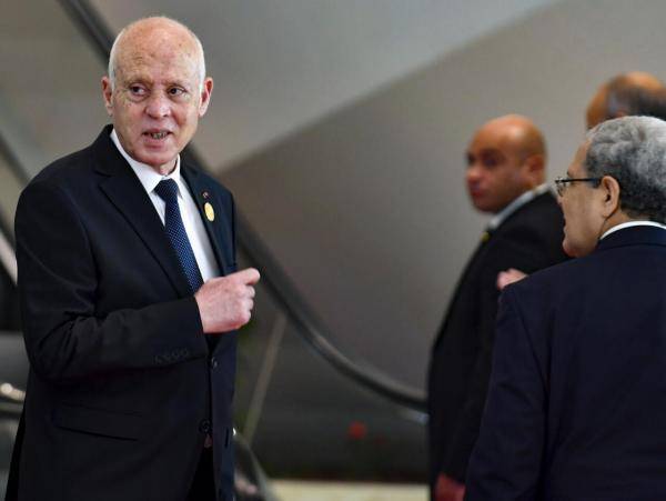 الرئيس التونسي يقيل وزيرة التجارة ووالي صفاقس