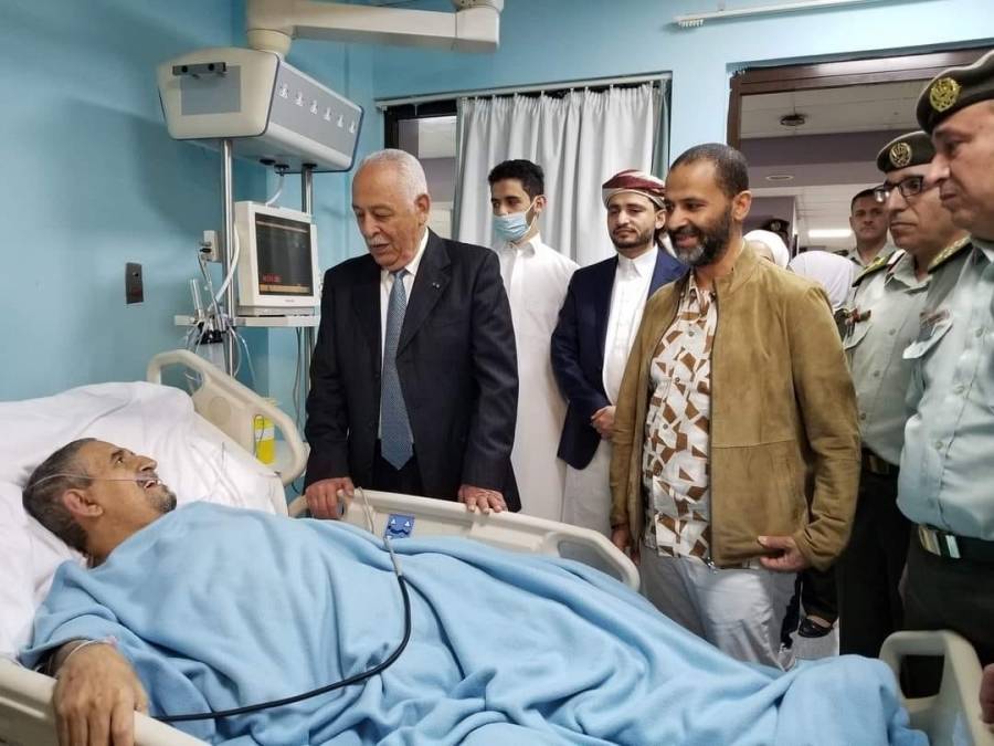 تكفل الديوان الملكي بعلاجه.. تعرف على زعيم اكبر قبيلة يمنية