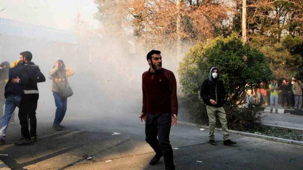 تعيين قائد جديد للشرطة الإيرانية وسط احتجاجات