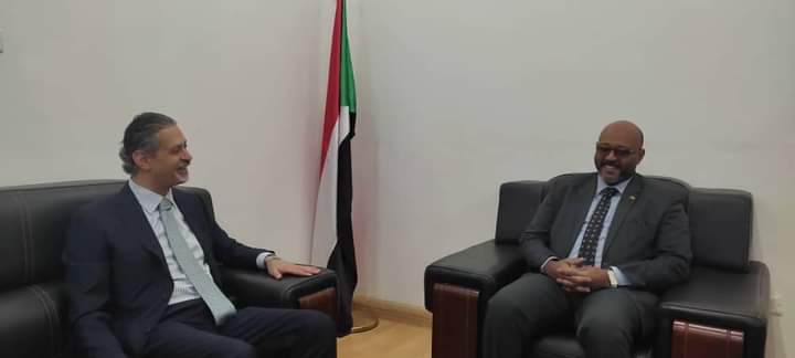 سفير مصر لدى السودان يلتقي وزير النقل السوداني المكلف