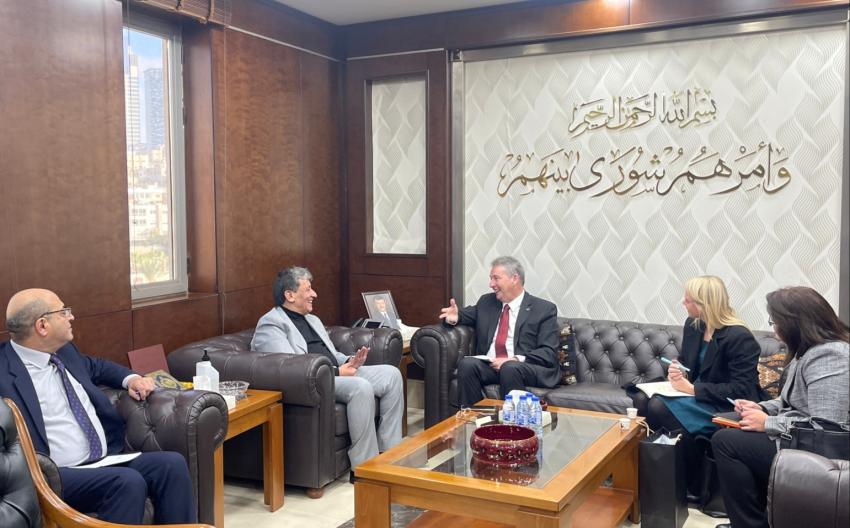 عزايزة يلتقي السفير الاسترالي..صور