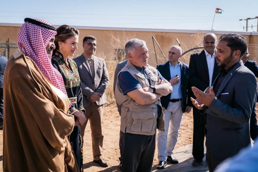 الملك يزور المشروع الزراعي بمنطقة الديسة..صور